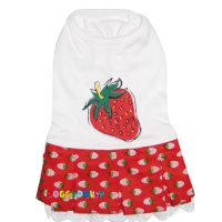 Robe d'�t� blanche � motif de fraises